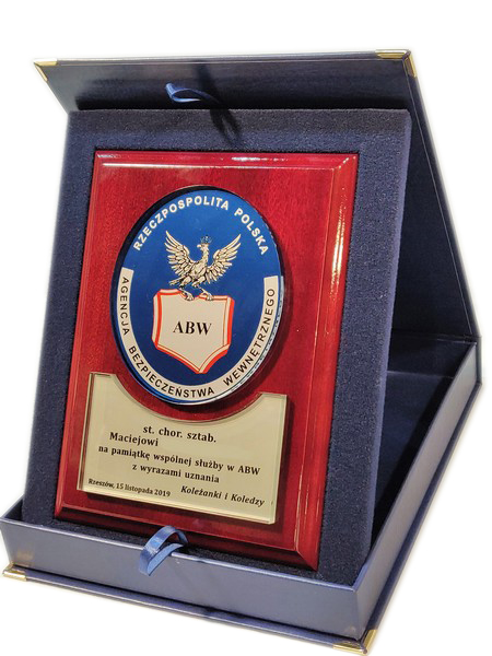 Ryngraf wojskowy i pamiątkowy – symbol honoru, tradycji i uznania